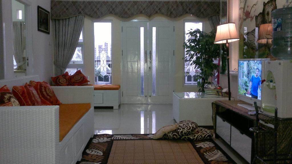 Griya Nelwan Guest House Malang Exteriér fotografie