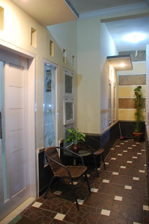 Griya Nelwan Guest House Malang Exteriér fotografie